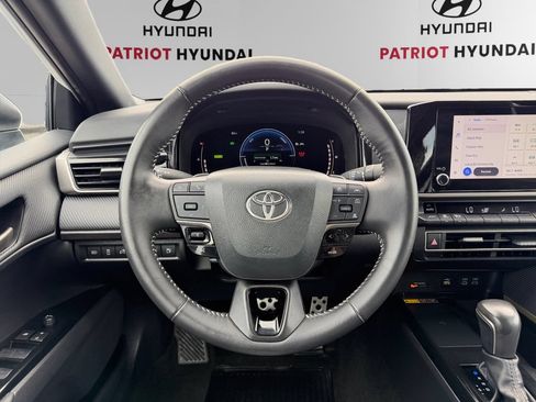 Used 2025 Toyota Camry SE FWD image 12