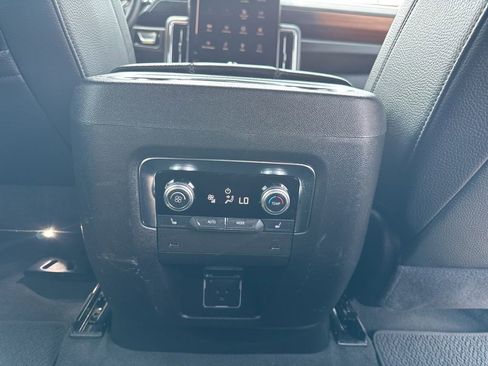 Used 2025 GMC Yukon XL Denali image 22