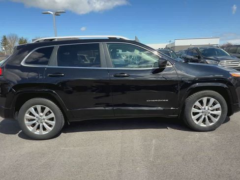 Used 2017 Jeep Cherokee Overland w/ Technology Group image 9