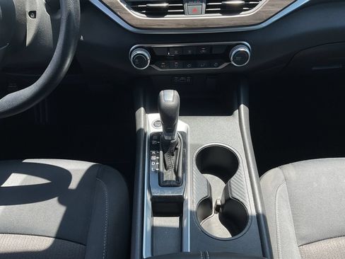 Used 2024 Nissan Altima 2.5 SV FWD image 13