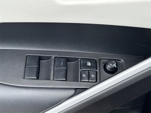 Used 2025 Toyota Corolla Cross LE image 24