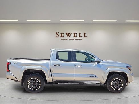 Used 2024 Toyota Tacoma TRD Sport RWD image 5