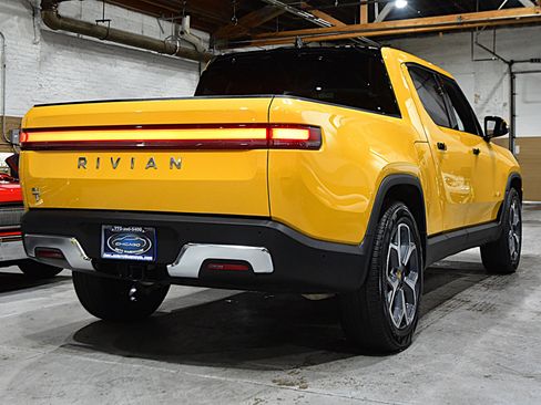 Used 2022 Rivian R1T Adventure image 8