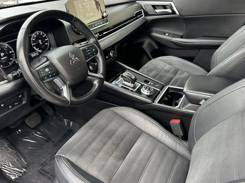 Used 2023 Mitsubishi Outlander 4WD Plug-In Hybrid image 10