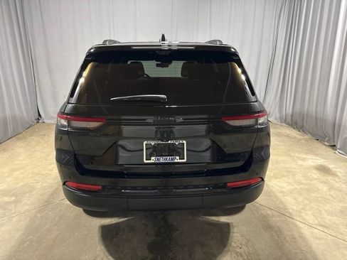 Used 2025 Jeep Grand Cherokee Limited w/ Luxury Tech Group II AWD/4WD image 29