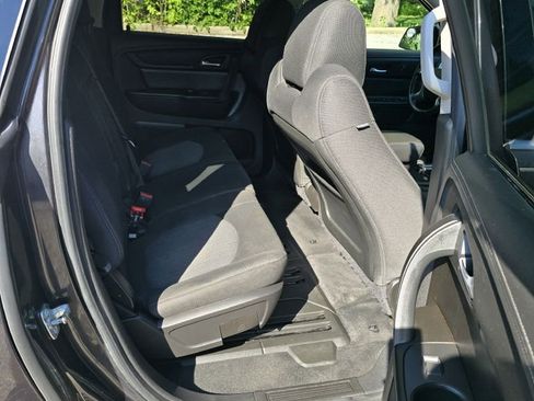 Used 2015 Chevrolet Traverse LT image 16