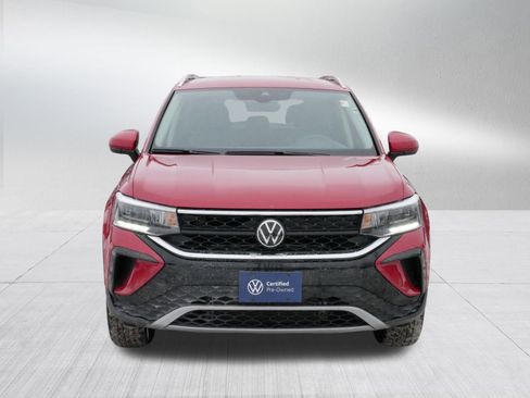 Certified 2024 Volkswagen Taos SE image 2
