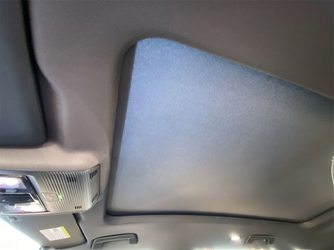 New 2026 Volkswagen Tiguan SE R-Line image 18