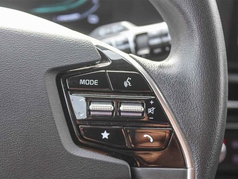 Used 2024 Kia Niro LX image 34