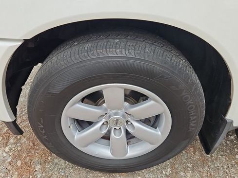 Used 2013 Nissan Titan SV w/ SV Value Truck Pkg image 10