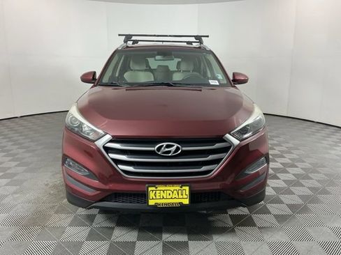 Used 2017 Hyundai Tucson SE image 2