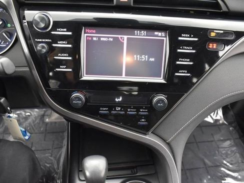 Used 2019 Toyota Camry SE image 11