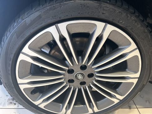 Used 2024 Land Rover Range Rover Long Wheelbase SE image 20