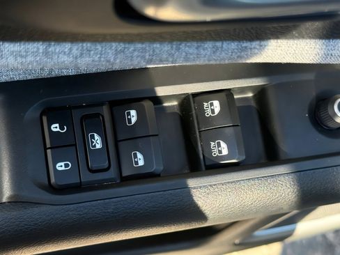 Used 2023 Jeep Compass Sport image 32