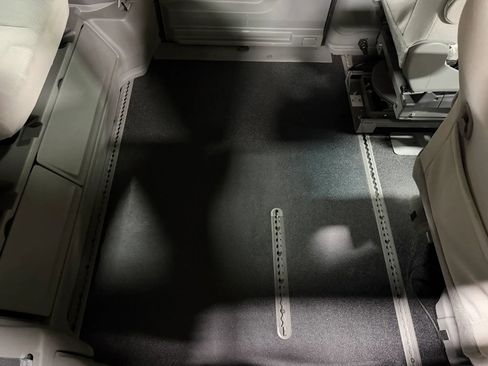 Used 2015 Toyota Sienna LE image 29