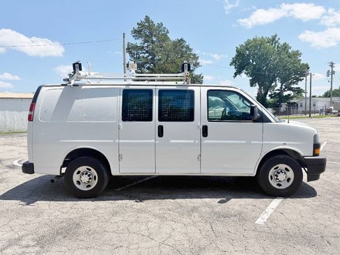 Used 2018 Chevrolet Express 2500 w/ Driver Convenience Package RWD image 4