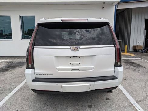 Used 2019 Cadillac Escalade Luxury AWD/4WD image 4