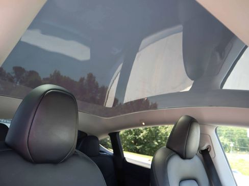 Used 2022 Tesla Model Y Long Range AWD/4WD image 6