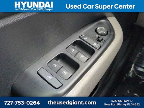 Used 2020 Hyundai Venue SEL w/ Convenience Package FWD image 21