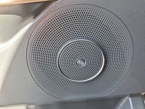 Used 2024 Ford Expedition Limited image 28