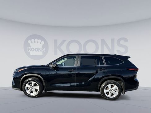 Used 2024 Toyota Highlander LE image 2