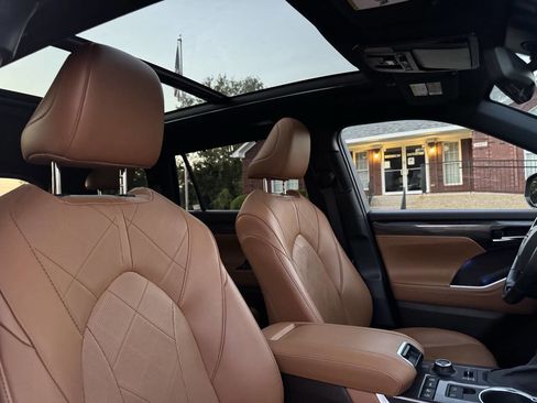 Used 2021 Toyota Highlander Platinum image 31