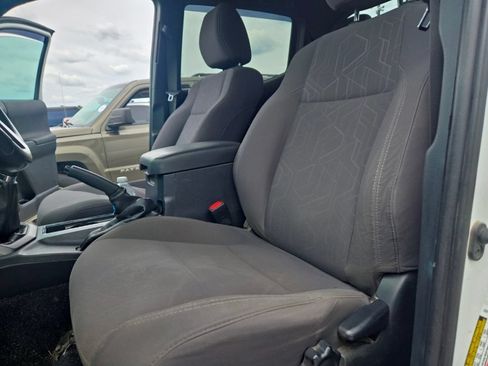 Used 2019 Toyota Tacoma TRD Sport AWD/4WD image 13