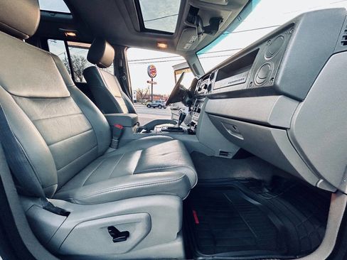 Used 2007 Jeep Commander Sport image 28