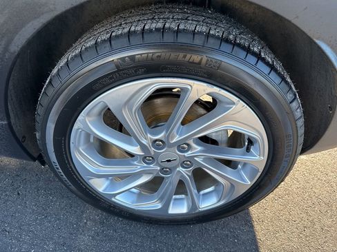 Used 2023 Chevrolet Bolt EUV LT image 11