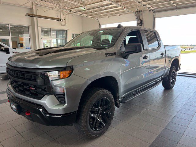 Used 2025 Chevrolet Silverado 1500 Custom Trail Boss w/ LPO, Dark Essentials Package AWD/4WD image 3