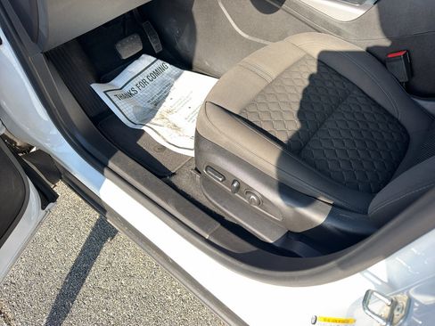 Used 2019 Chevrolet Blazer LT FWD image 16