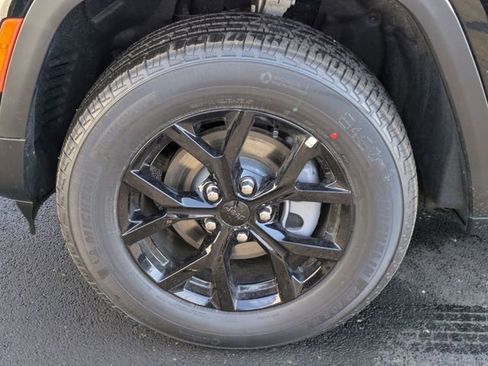 New 2026 Jeep Grand Cherokee Altitude AWD/4WD image 30