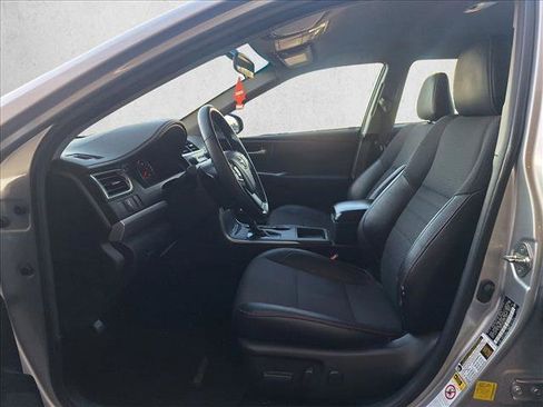 Used 2016 Toyota Camry SE image 10