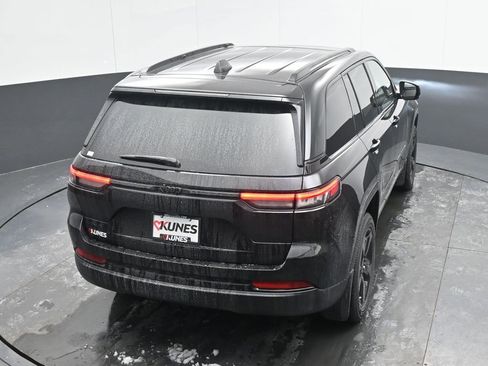 New 2025 Jeep Grand Cherokee Altitude image 28