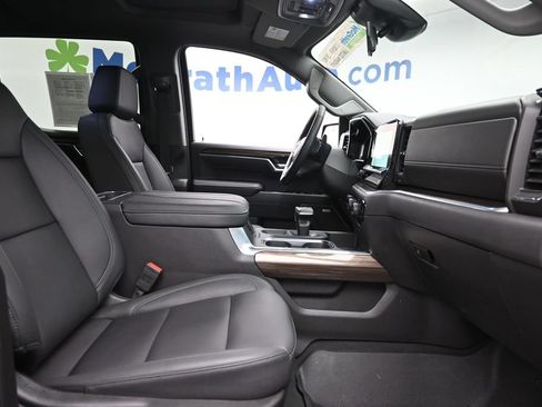 Used 2025 Chevrolet Silverado 1500 LT Trail Boss w/ Convenience Package II AWD/4WD image 9