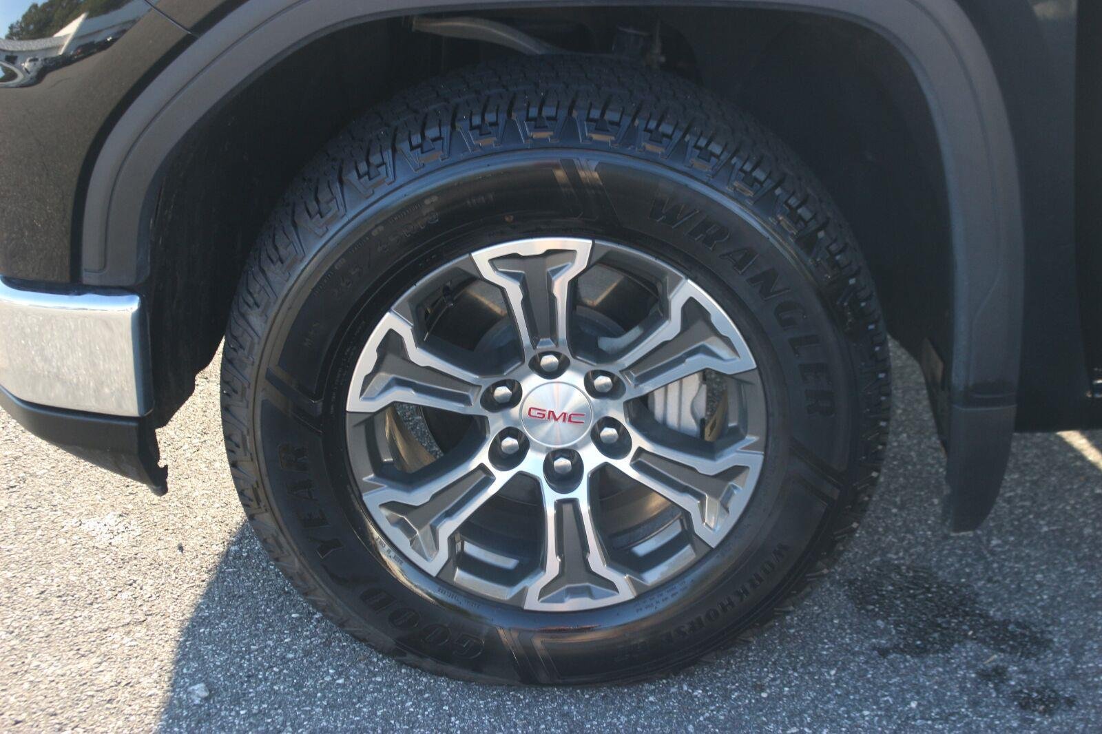 Used 2025 GMC Sierra 1500 SLT AWD/4WD image 37