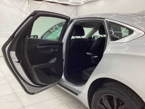 Used 2017 Chevrolet Impala LT w/ Convenience Package image 22