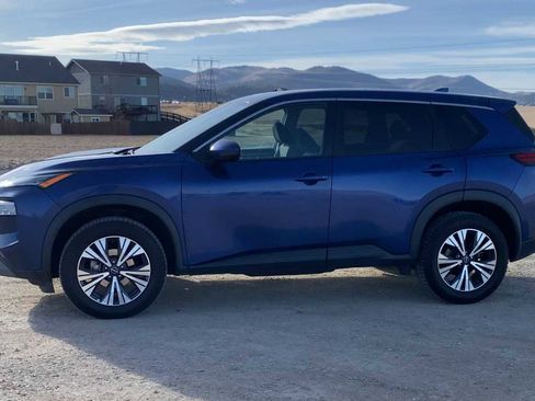 Used 2022 Nissan Rogue SV image 5