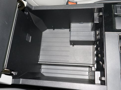 Used 2024 Toyota Tundra Limited image 32