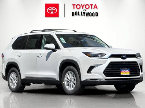 New 2026 Toyota Grand Highlander FWD image 2