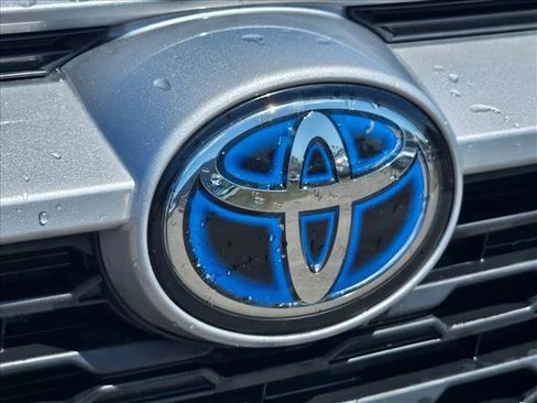 Used 2021 Toyota RAV4 XLE image 5