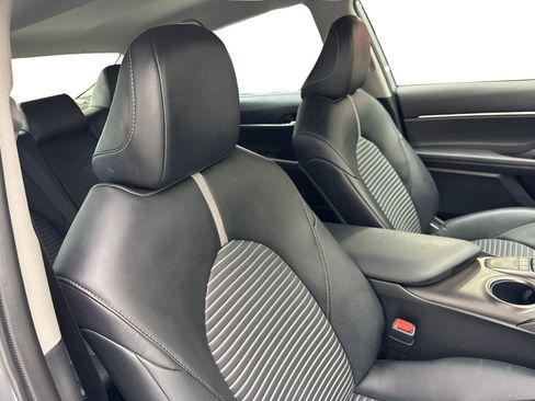 Used 2024 Toyota Camry SE image 44