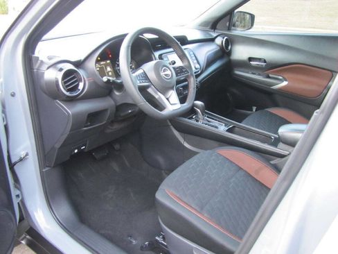 Used 2024 Nissan Kicks SR image 13
