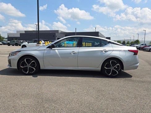 Used 2024 Nissan Altima 2.5 SR FWD image 14