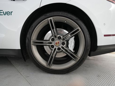 Used 2022 Porsche Taycan 4S image 17