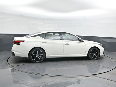Used 2024 Nissan Altima 2.5 SR image 3