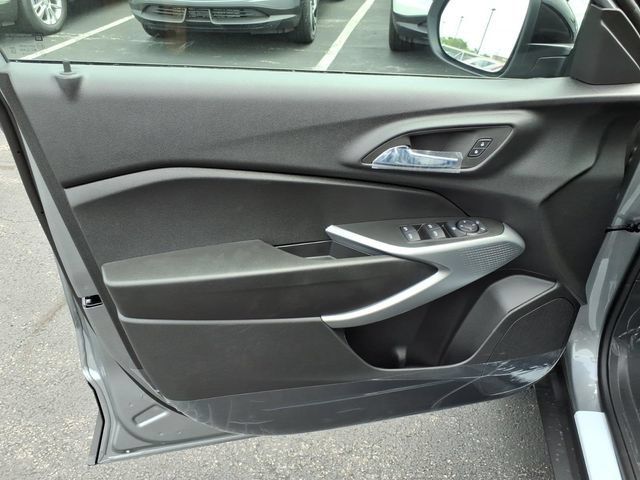 New 2026 Chevrolet Trax RS w/ Sunroof Package FWD image 10