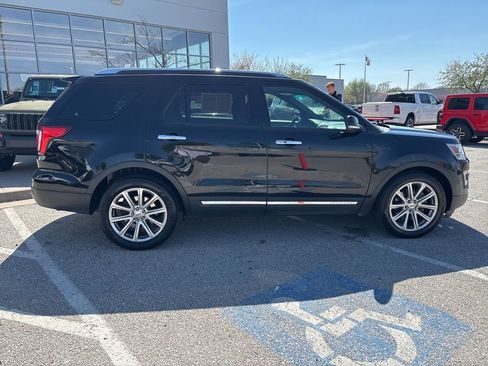 Used 2017 Ford Explorer Limited image 31