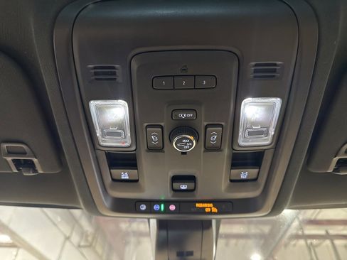 Used 2021 Chevrolet Tahoe Premier w/ Premium Package image 32