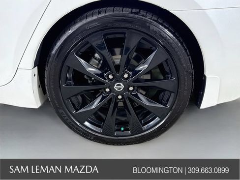 Used 2021 Nissan Maxima SR w/ Sport Mat Group FWD image 31